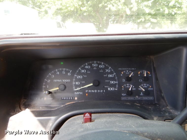 image for item ED9498 1998 GMC Suburban 1500 SUV