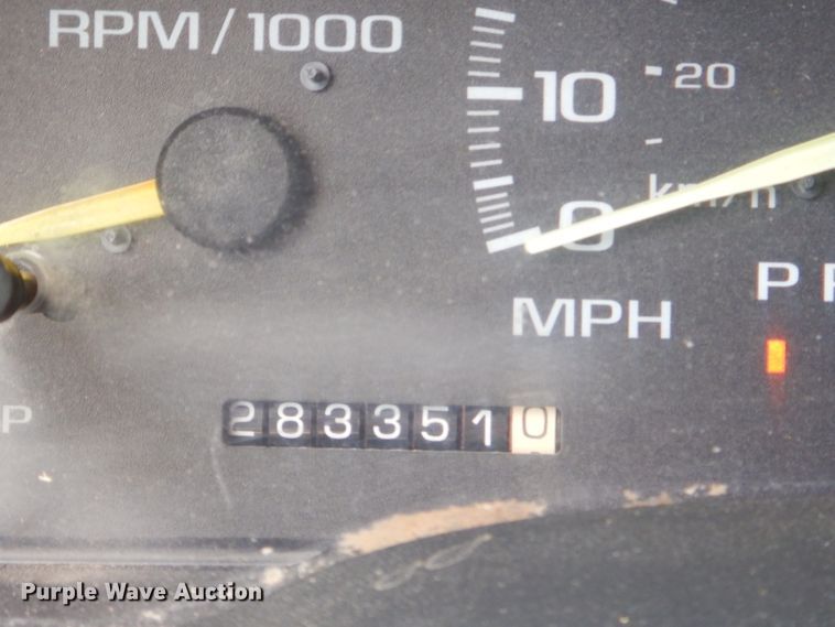 image for item ED9498 1998 GMC Suburban 1500 SUV