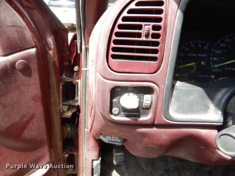 image for item ED9498 1998 GMC Suburban 1500 SUV