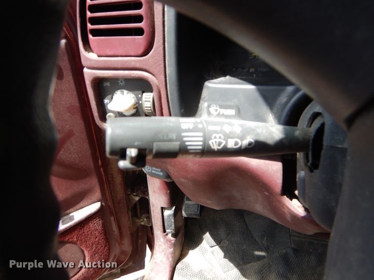 image for item ED9498 1998 GMC Suburban 1500 SUV