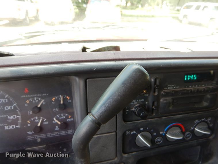 image for item ED9498 1998 GMC Suburban 1500 SUV