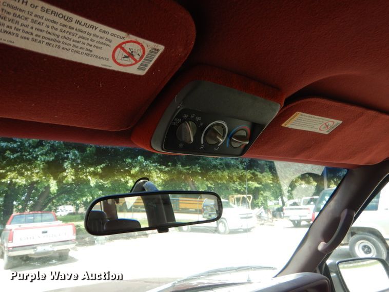 image for item ED9498 1998 GMC Suburban 1500 SUV