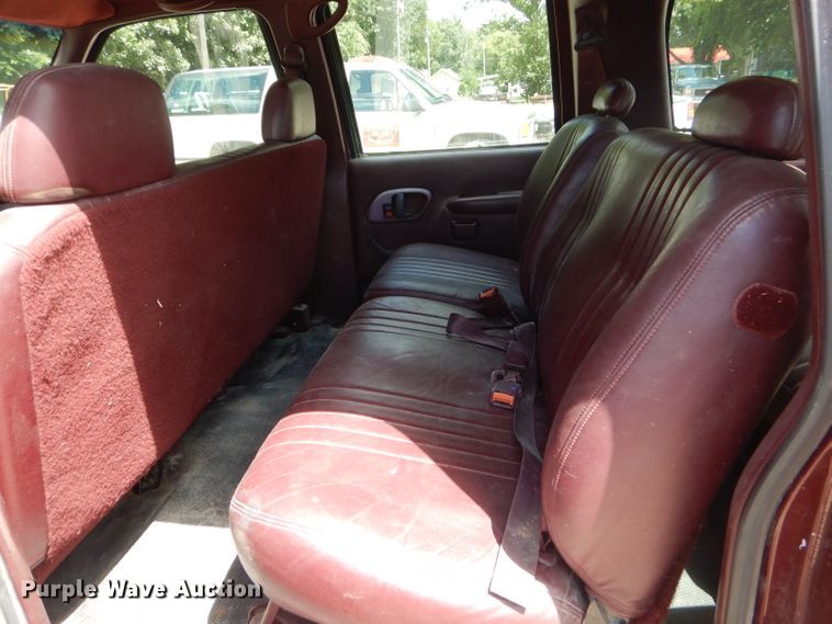 image for item ED9498 1998 GMC Suburban 1500 SUV