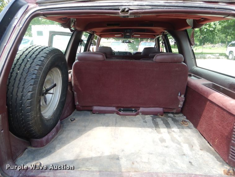 image for item ED9498 1998 GMC Suburban 1500 SUV