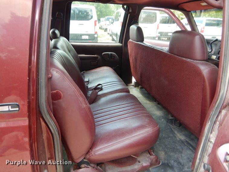 image for item ED9498 1998 GMC Suburban 1500 SUV