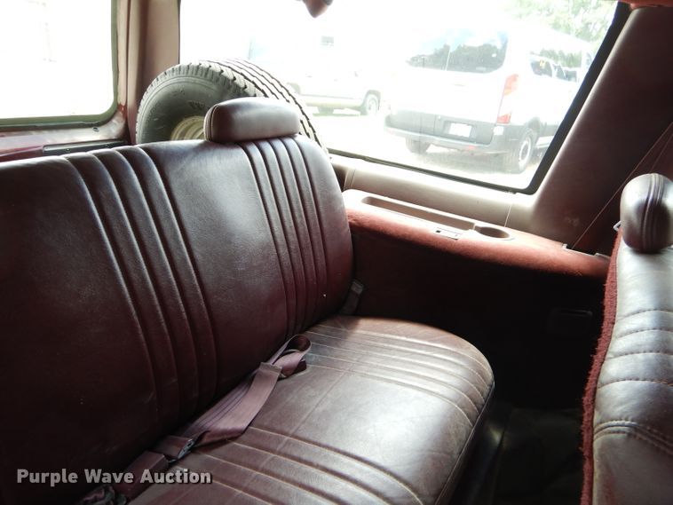 image for item ED9498 1998 GMC Suburban 1500 SUV