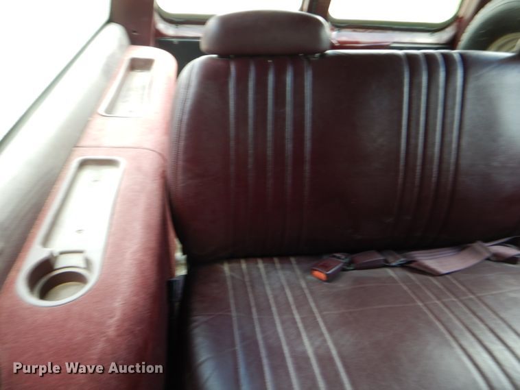 image for item ED9498 1998 GMC Suburban 1500 SUV