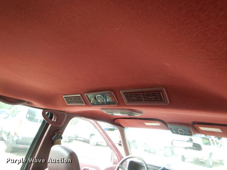 image for item ED9498 1998 GMC Suburban 1500 SUV