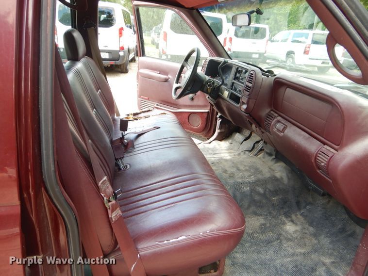 image for item ED9498 1998 GMC Suburban 1500 SUV