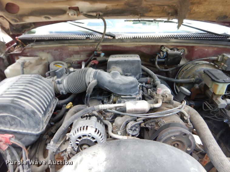 image for item ED9498 1998 GMC Suburban 1500 SUV