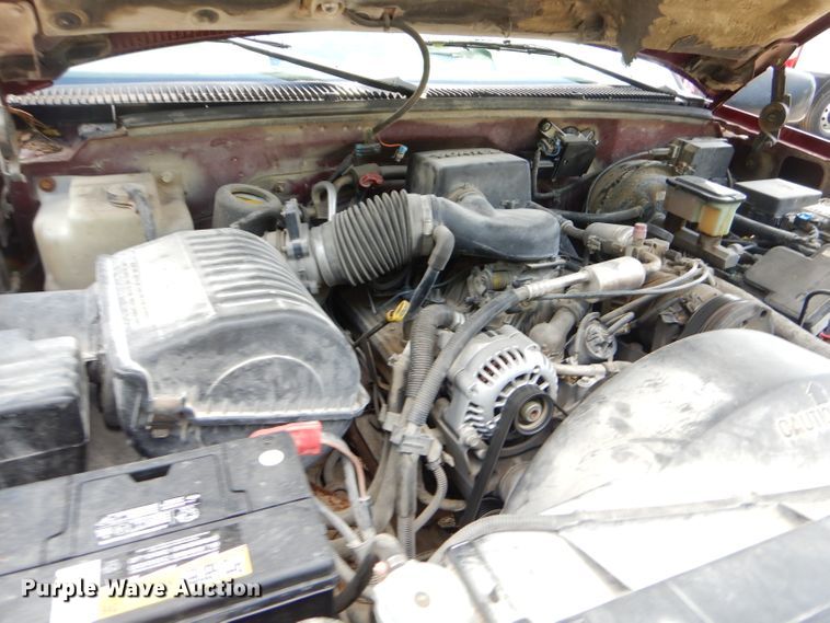 image for item ED9498 1998 GMC Suburban 1500 SUV