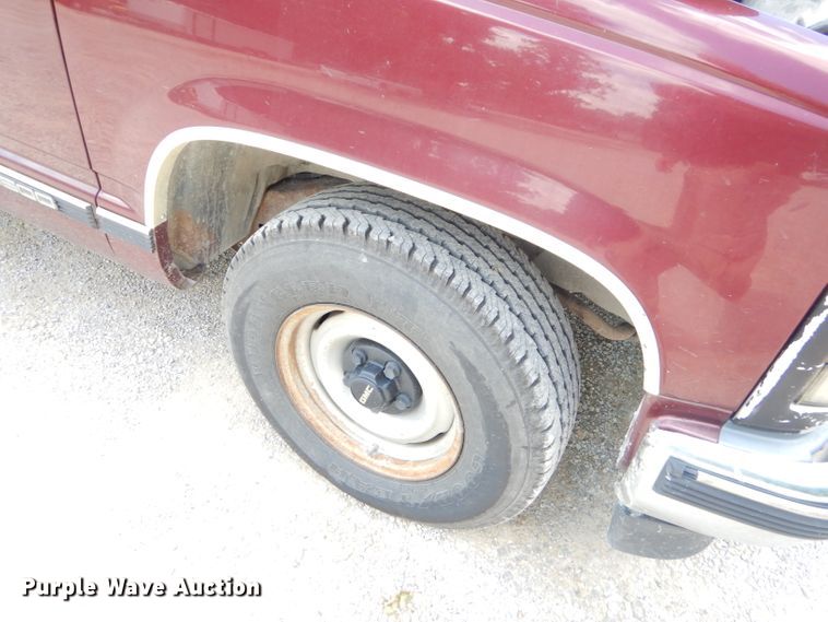 image for item ED9498 1998 GMC Suburban 1500 SUV