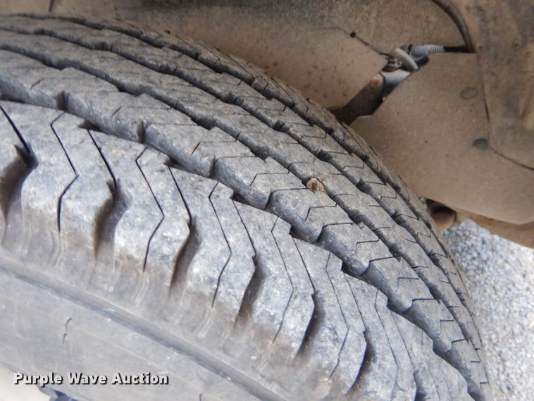 image for item ED9498 1998 GMC Suburban 1500 SUV