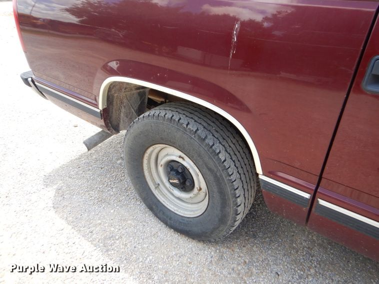 image for item ED9498 1998 GMC Suburban 1500 SUV