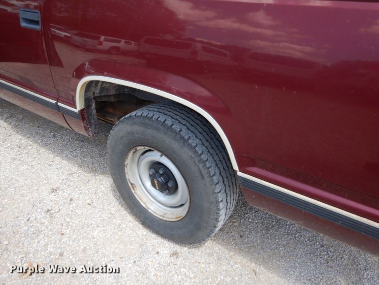 image for item ED9498 1998 GMC Suburban 1500 SUV