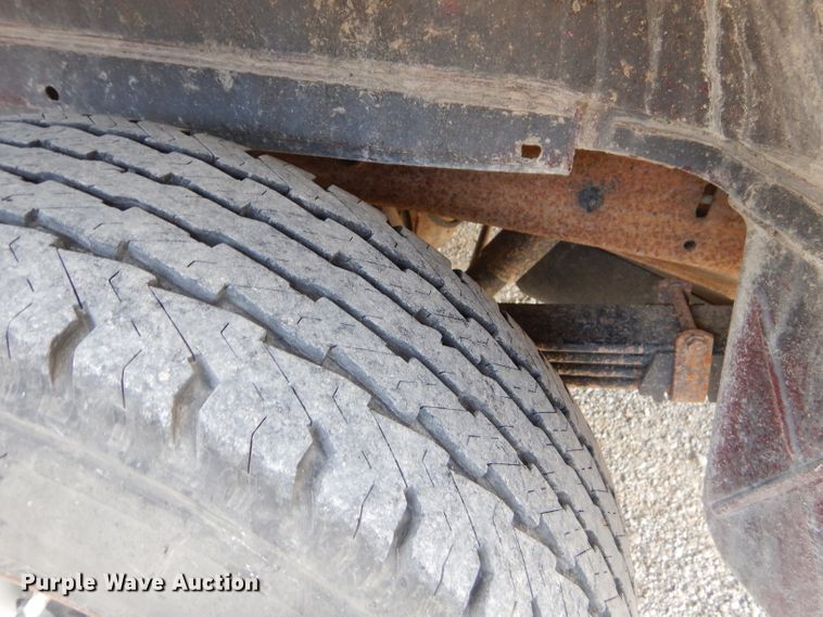 image for item ED9498 1998 GMC Suburban 1500 SUV