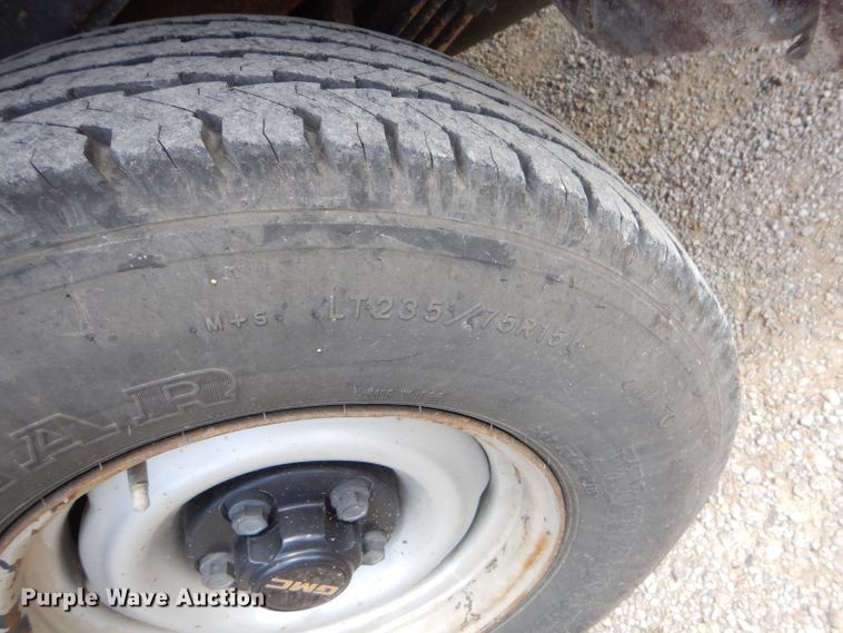 image for item ED9498 1998 GMC Suburban 1500 SUV