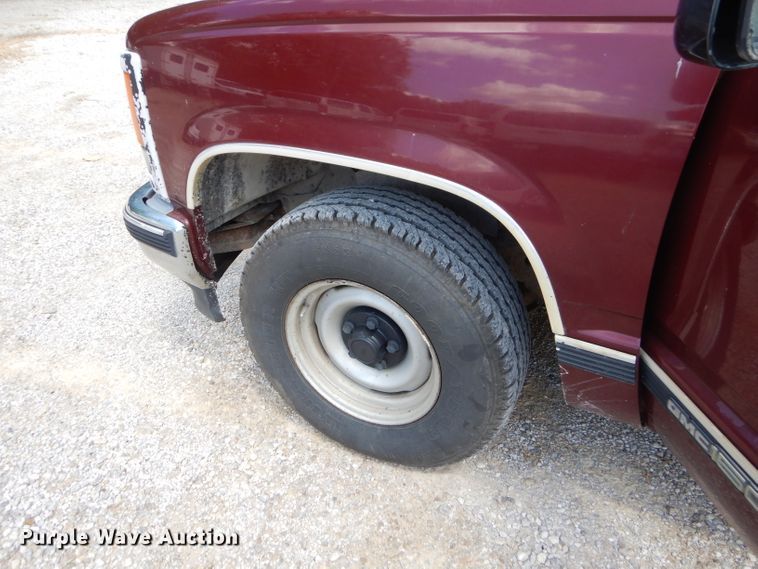 image for item ED9498 1998 GMC Suburban 1500 SUV