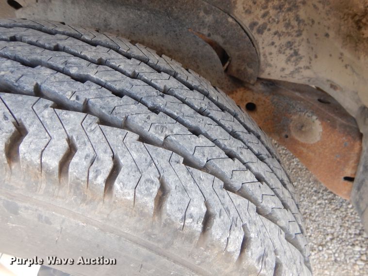 image for item ED9498 1998 GMC Suburban 1500 SUV