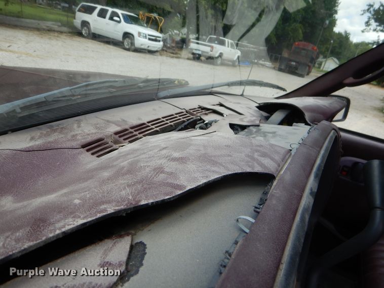 image for item ED9498 1998 GMC Suburban 1500 SUV