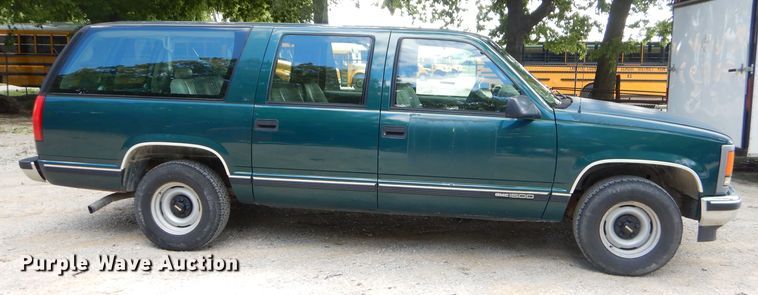 image for item ED9499 1998 GMC Suburban 1500 SUV