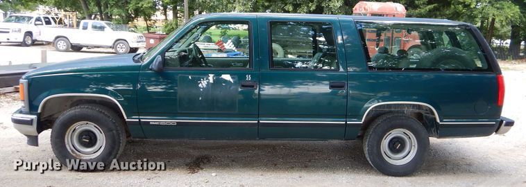 image for item ED9499 1998 GMC Suburban 1500 SUV