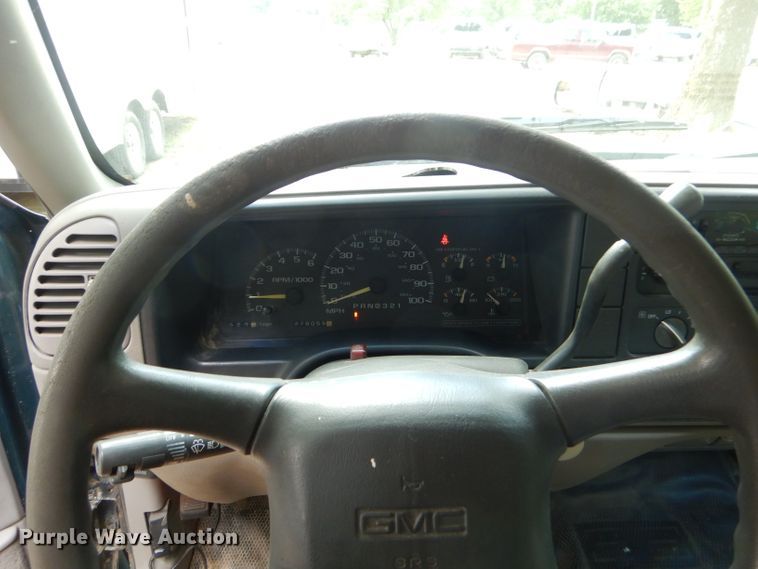 image for item ED9499 1998 GMC Suburban 1500 SUV