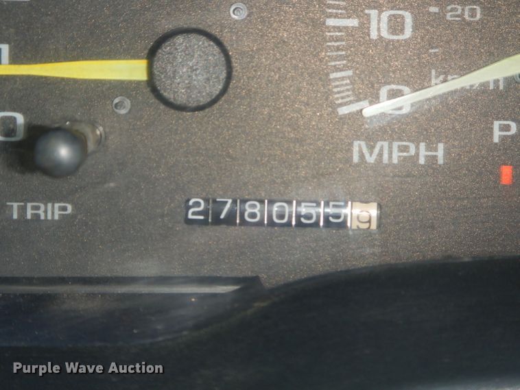 image for item ED9499 1998 GMC Suburban 1500 SUV