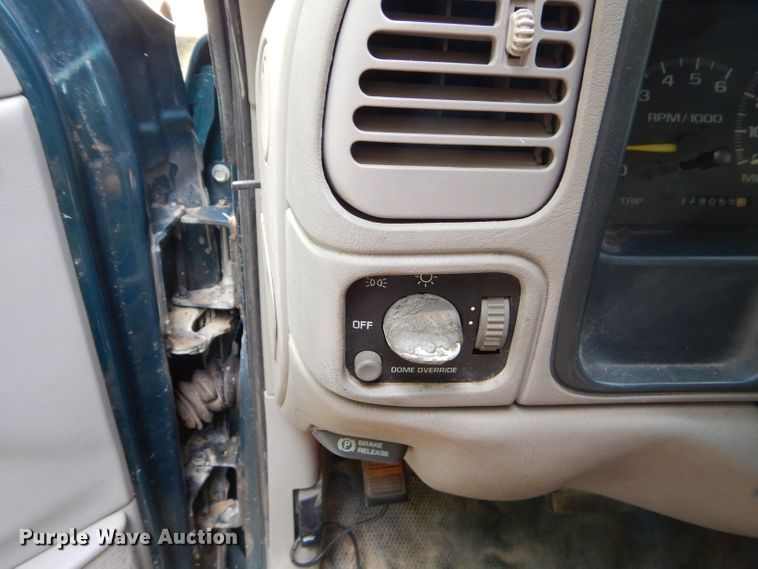 image for item ED9499 1998 GMC Suburban 1500 SUV