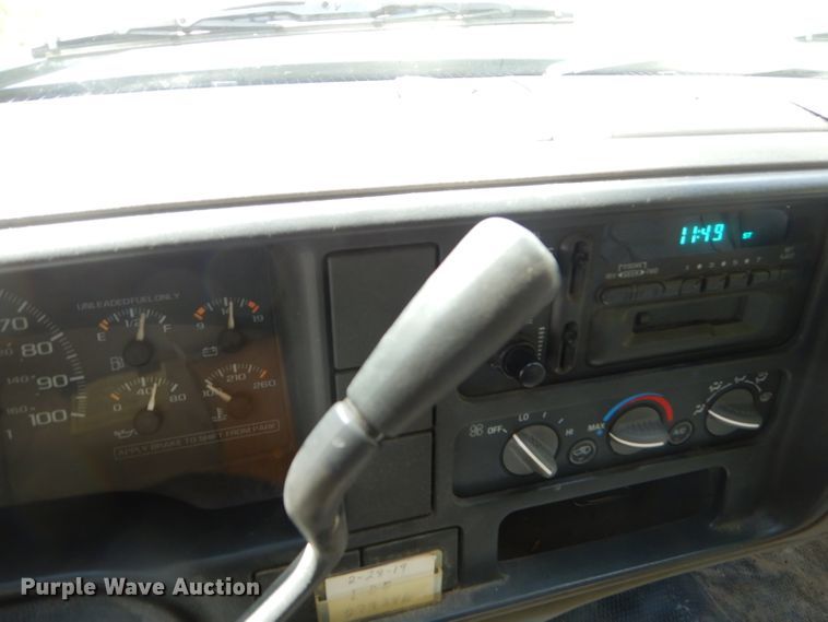 image for item ED9499 1998 GMC Suburban 1500 SUV