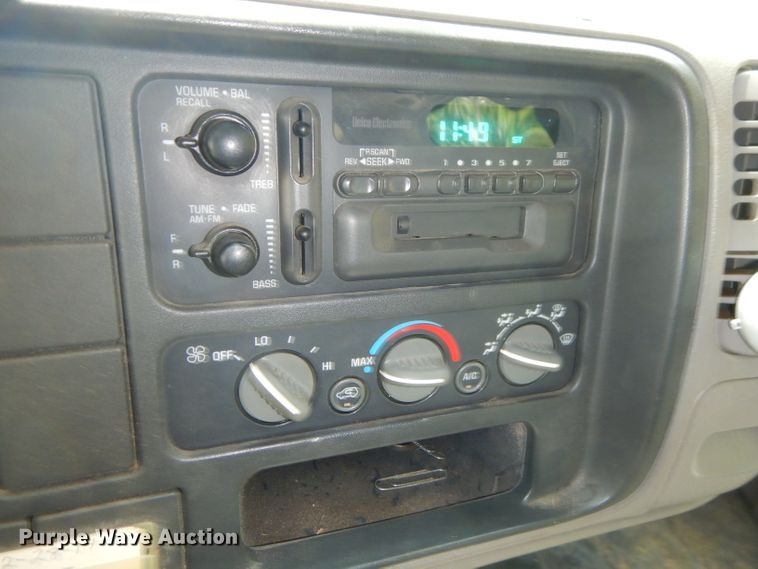 image for item ED9499 1998 GMC Suburban 1500 SUV