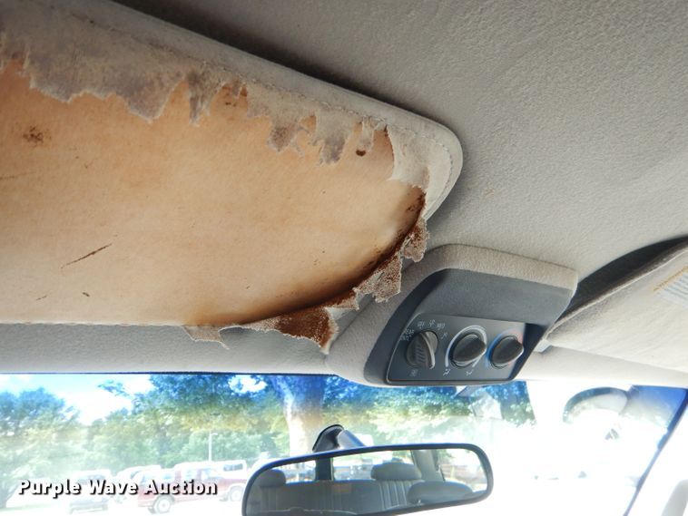 image for item ED9499 1998 GMC Suburban 1500 SUV