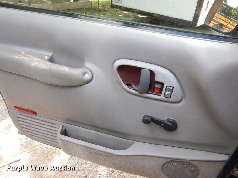 image for item ED9499 1998 GMC Suburban 1500 SUV