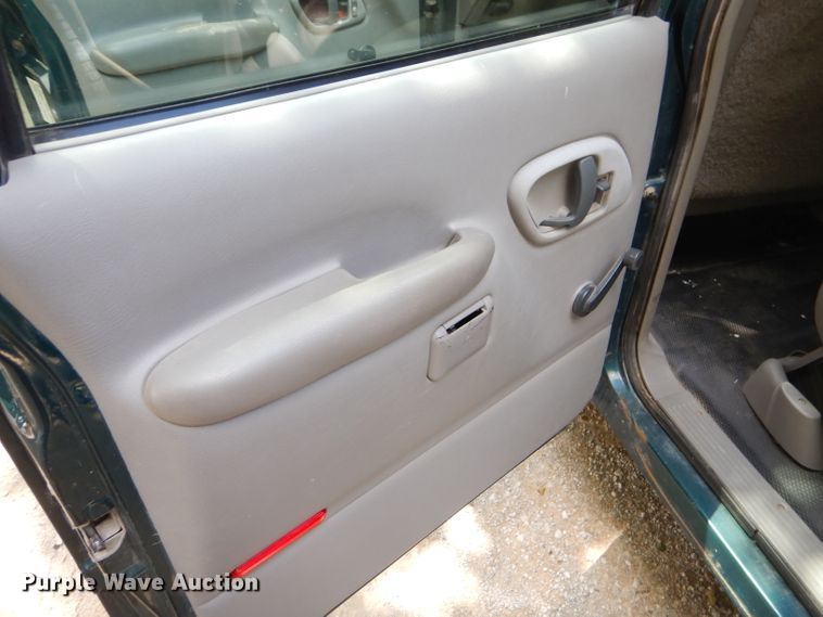 image for item ED9499 1998 GMC Suburban 1500 SUV