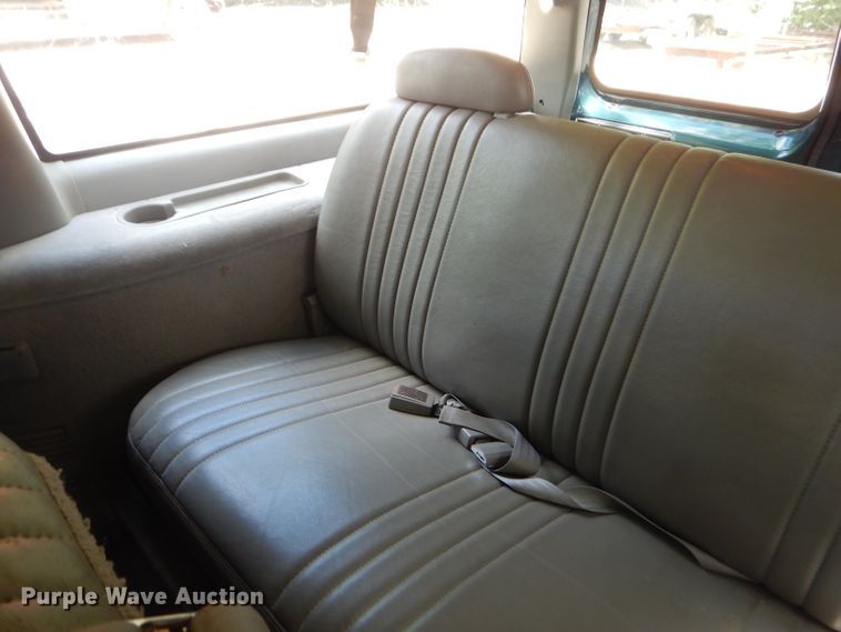 image for item ED9499 1998 GMC Suburban 1500 SUV