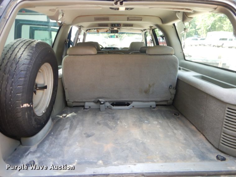 image for item ED9499 1998 GMC Suburban 1500 SUV