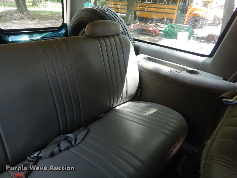 image for item ED9499 1998 GMC Suburban 1500 SUV