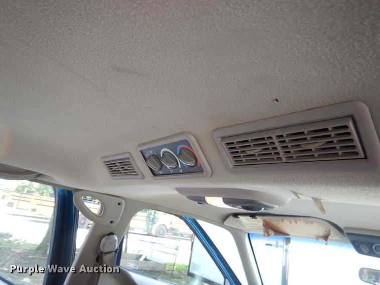 image for item ED9499 1998 GMC Suburban 1500 SUV