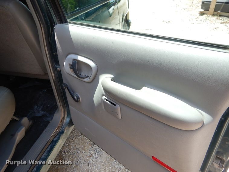 image for item ED9499 1998 GMC Suburban 1500 SUV