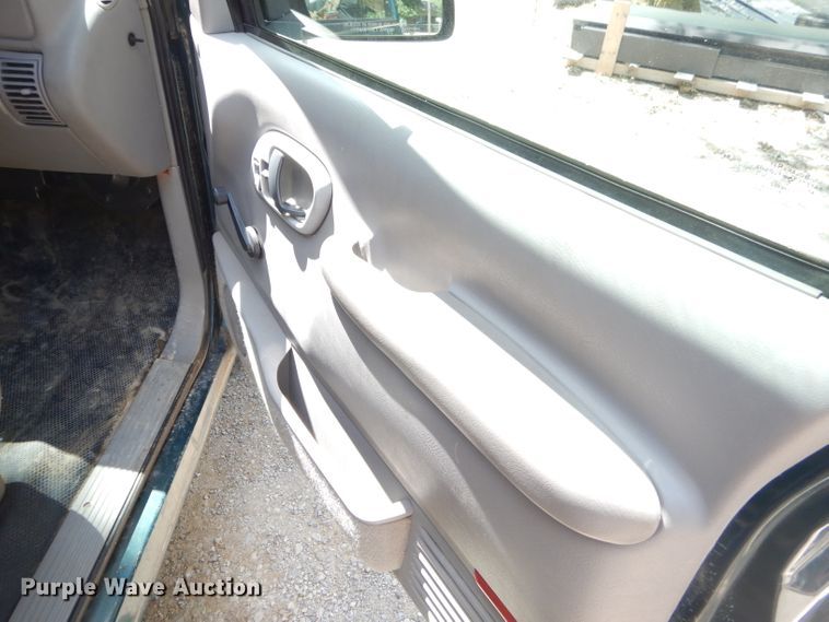 image for item ED9499 1998 GMC Suburban 1500 SUV