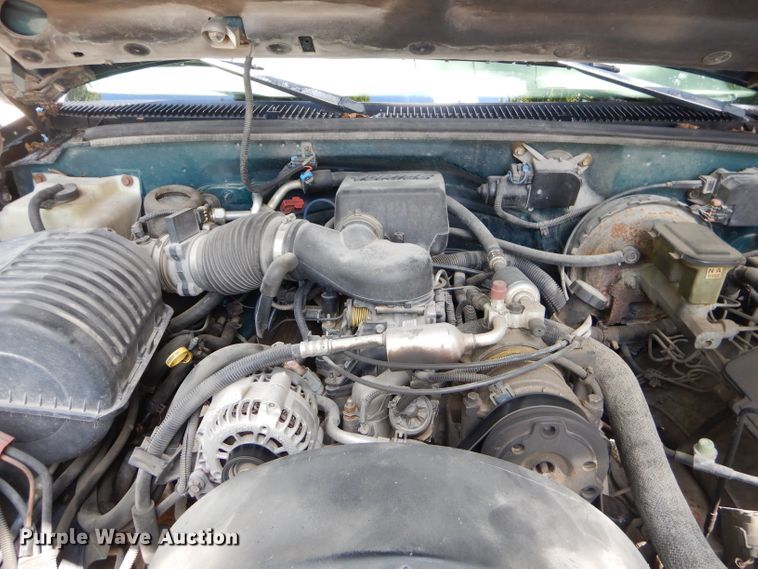 image for item ED9499 1998 GMC Suburban 1500 SUV