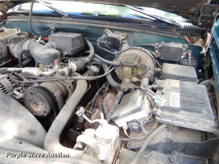 image for item ED9499 1998 GMC Suburban 1500 SUV