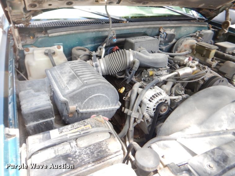 image for item ED9499 1998 GMC Suburban 1500 SUV