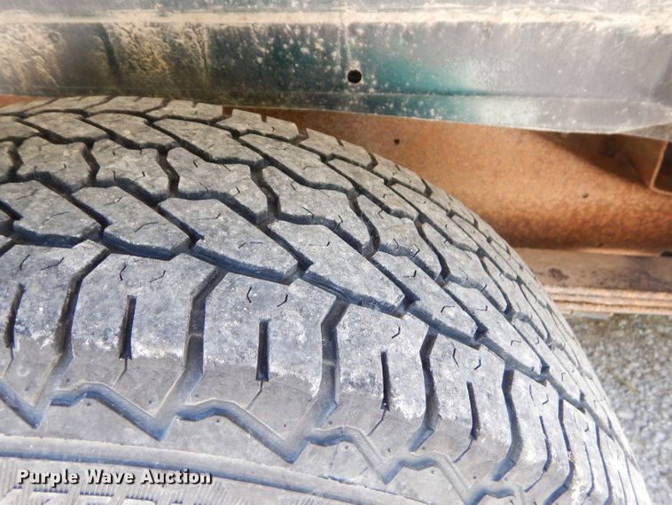 image for item ED9499 1998 GMC Suburban 1500 SUV