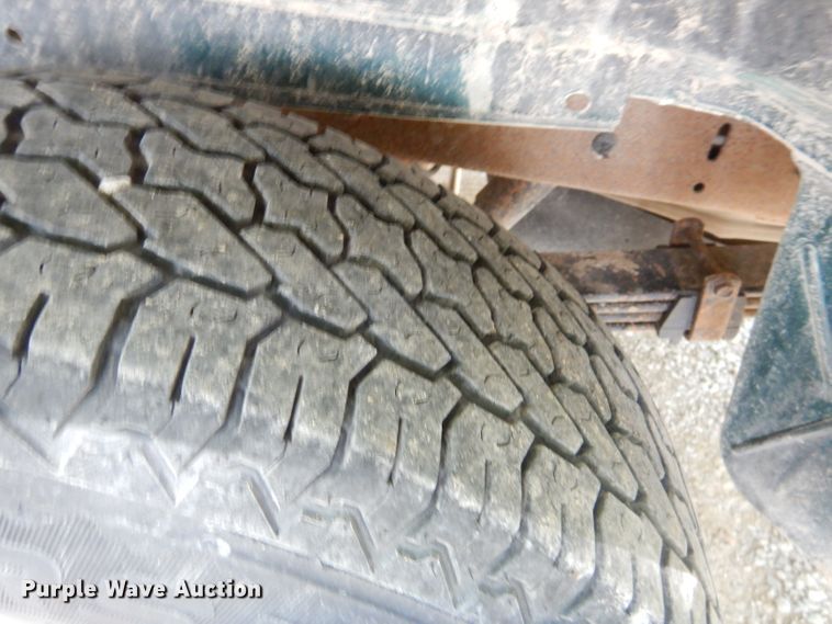 image for item ED9499 1998 GMC Suburban 1500 SUV