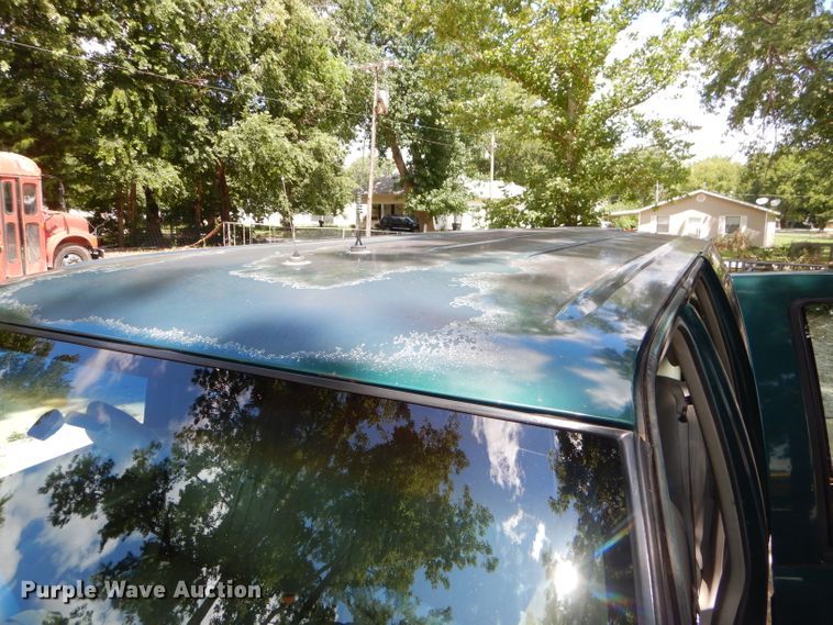 image for item ED9499 1998 GMC Suburban 1500 SUV