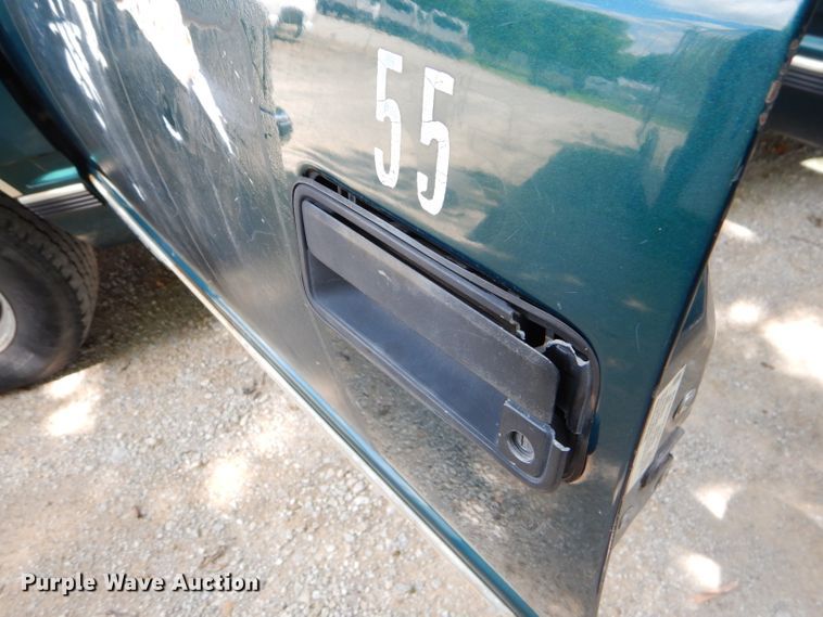 image for item ED9499 1998 GMC Suburban 1500 SUV