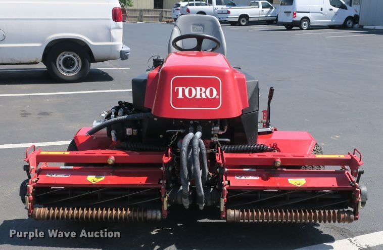 image for item EO9498 Toro Reel Master 2000D reel mower