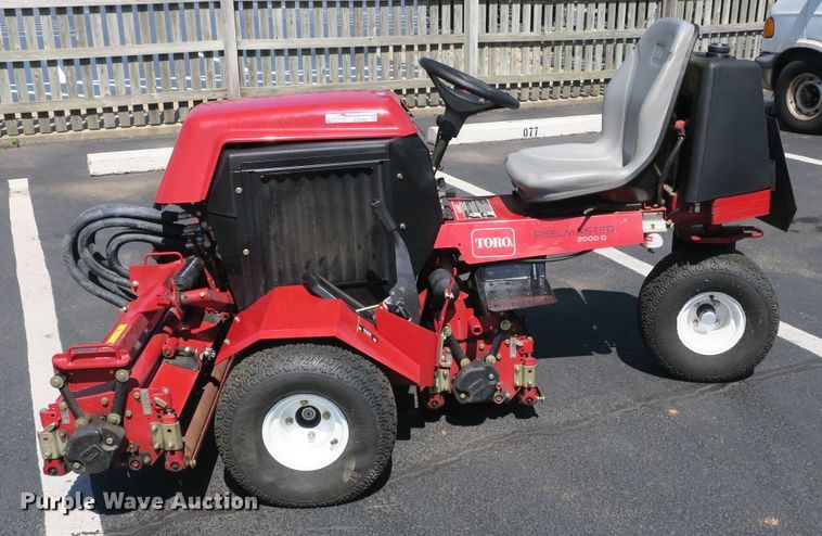 image for item EO9498 Toro Reel Master 2000D reel mower