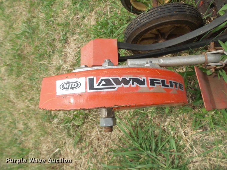 image for item EQ9127 (2) floor buffers